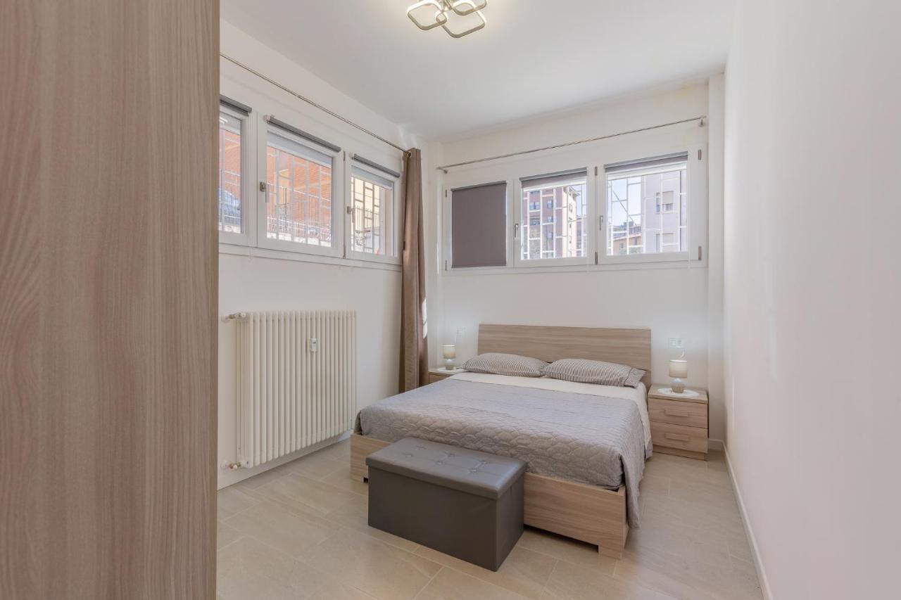 San Donato Fiere Essential Apartment W/Parking Bologne Extérieur photo